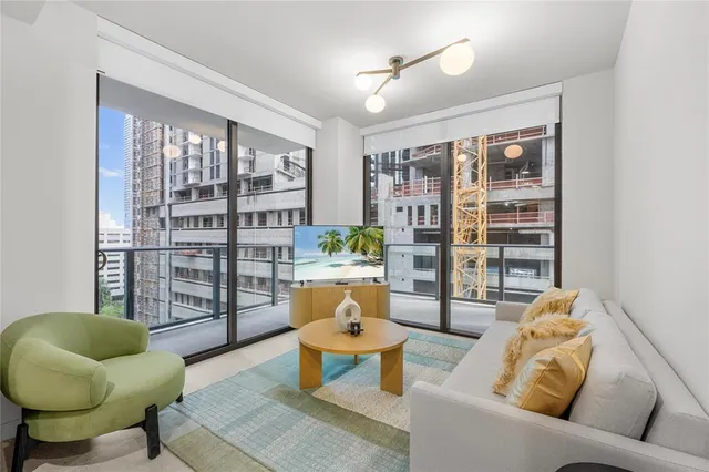 $840,000 | 11 Northeast 6th Street, Unit 907, Miami, FL 33132