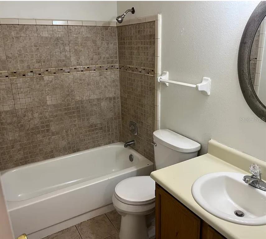 2302 South Maki Road, Unit 98 Plant City, FL 33563 - Photo 7 of 7 a bathroom with a toilet sink and bathtub