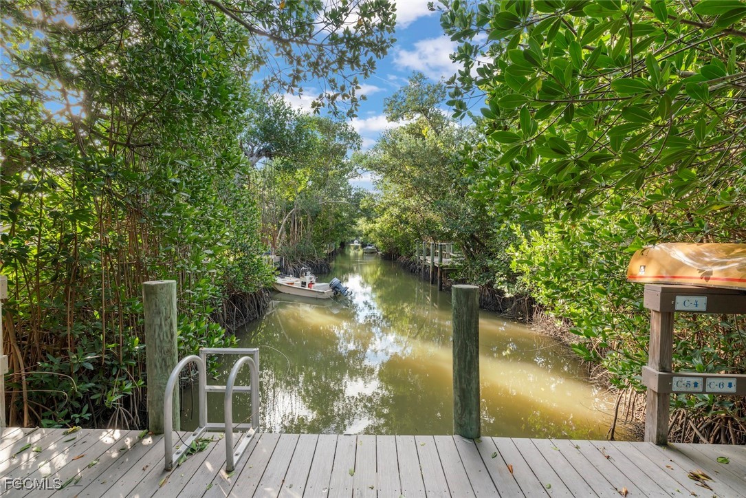 561 Periwinkle Way, Unit E4 Sanibel, FL 33957 - Photo 31 of 32