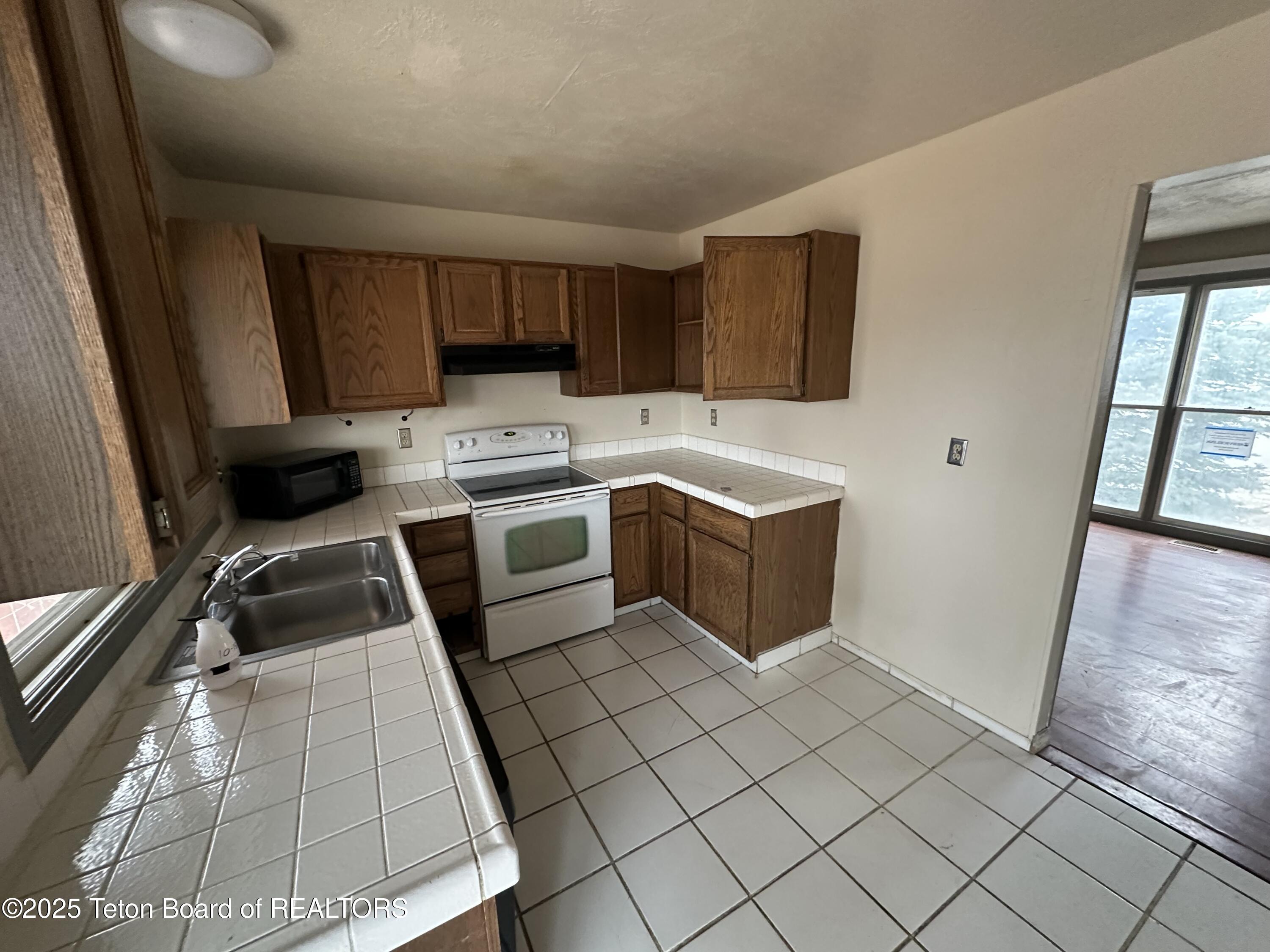 2020 Johnson Avenue Rock Springs, WY 82901 - Photo 6 of 18 IMG_0277