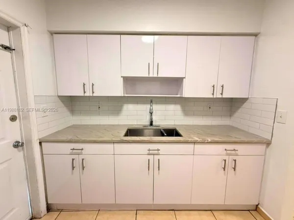 $1,750 | 1176 Marseille Drive, Unit 2, Miami Beach, FL 33141