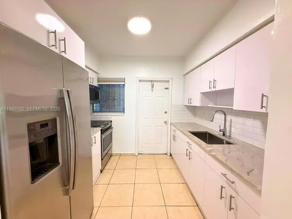 $1,750 | 1176 Marseille Drive, Unit 2, Miami Beach, FL 33141