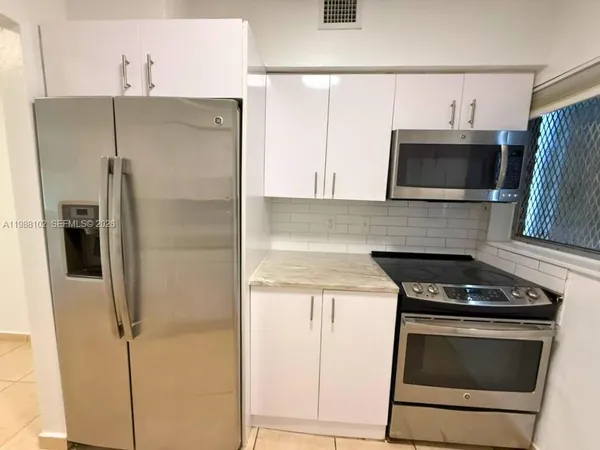 $1,750 | 1176 Marseille Drive, Unit 2, Miami Beach, FL 33141