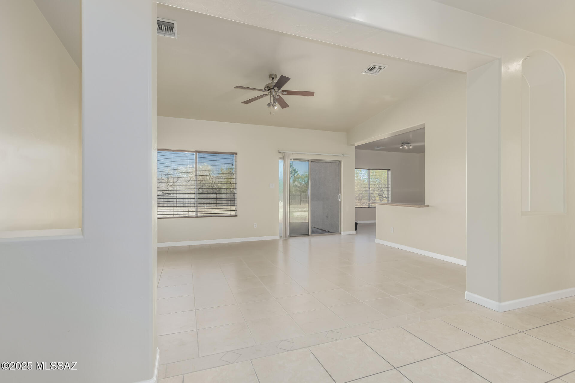1425 Calle Monclova Rio Rico, AZ 85648 - Photo 7 of 26 Gallery Image 7