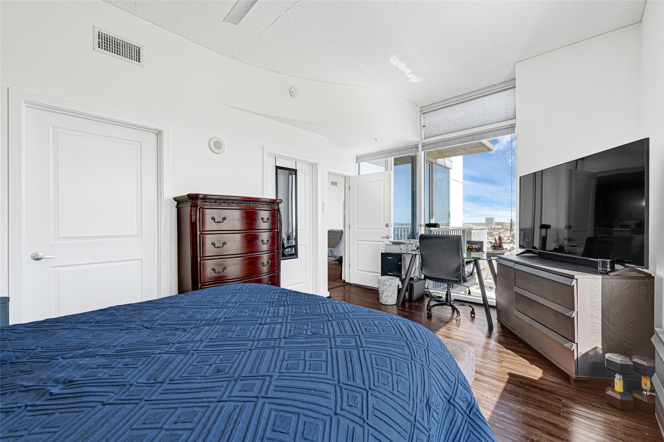 5925 Almeda Road, Unit 11901 Houston, TX 77004 - Photo 12 of 38 a bedroom with a bed and a flat screen tv