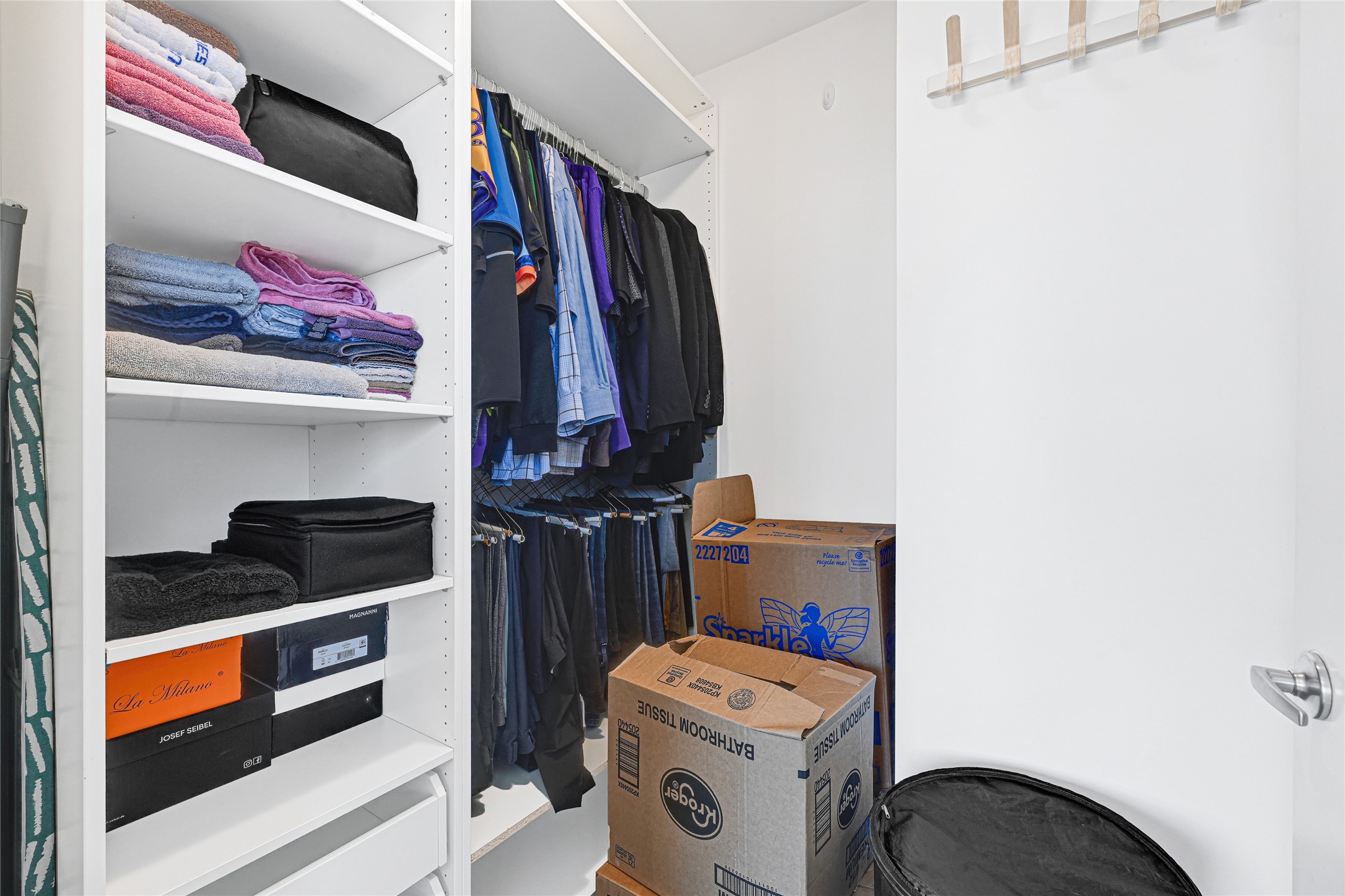 5925 Almeda Road, Unit 11901 Houston, TX 77004 - Photo 13 of 38 a utility room with dryer and washer