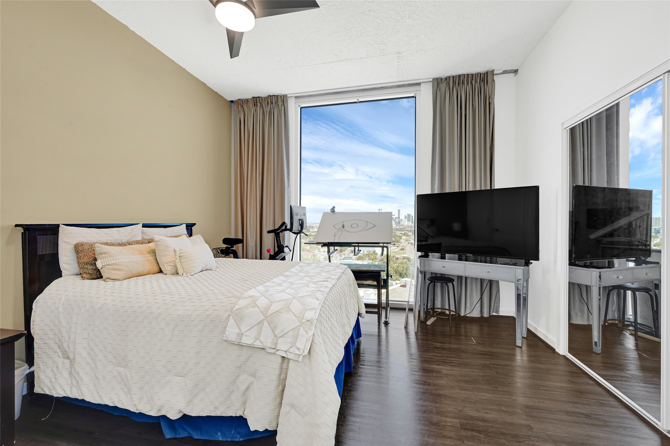 5925 Almeda Road, Unit 11901 Houston, TX 77004 - Photo 15 of 38 a bedroom with a bed and a flat screen television