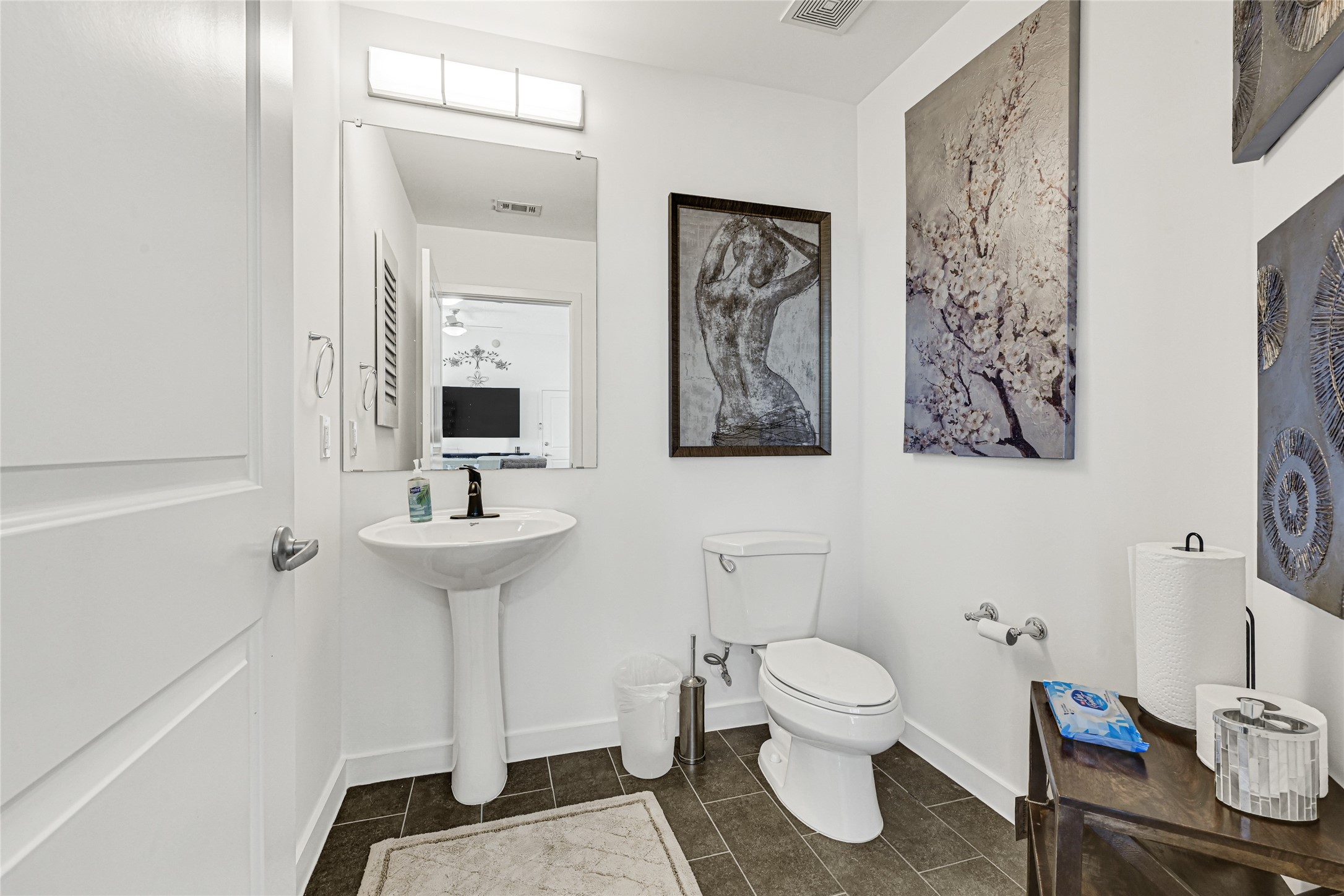 5925 Almeda Road, Unit 11901 Houston, TX 77004 - Photo 17 of 38 a bathroom with a toilet sink and mirror