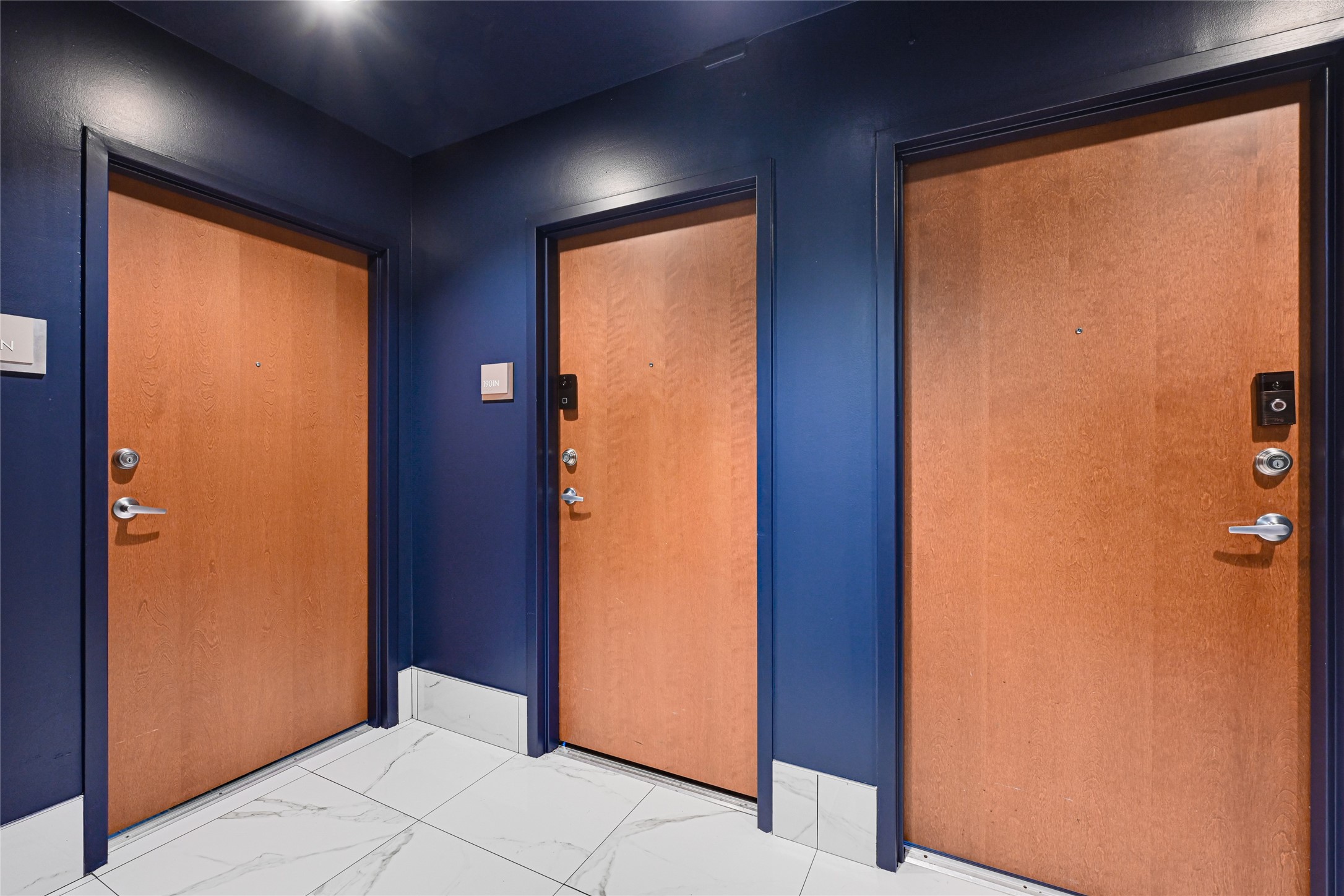 5925 Almeda Road, Unit 11901 Houston, TX 77004 - Photo 19 of 38 an empty room with windows