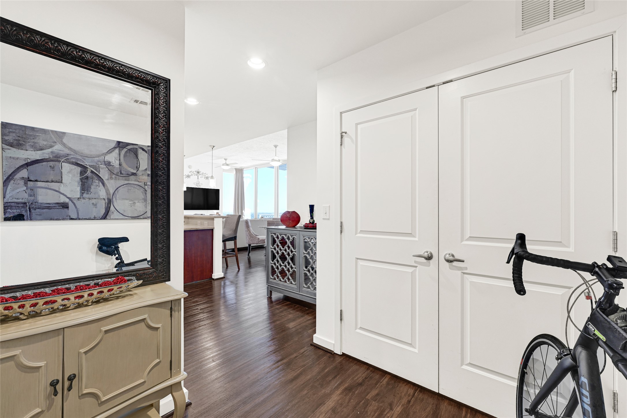 5925 Almeda Road, Unit 11901 Houston, TX 77004 - Photo 3 of 38 a view of a hallway with a dining table and a stove