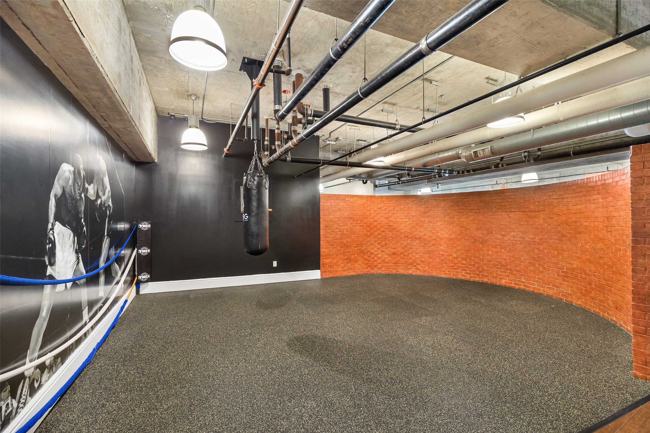 5925 Almeda Road, Unit 11901 Houston, TX 77004 - Photo 31 of 38 a view of an empty room