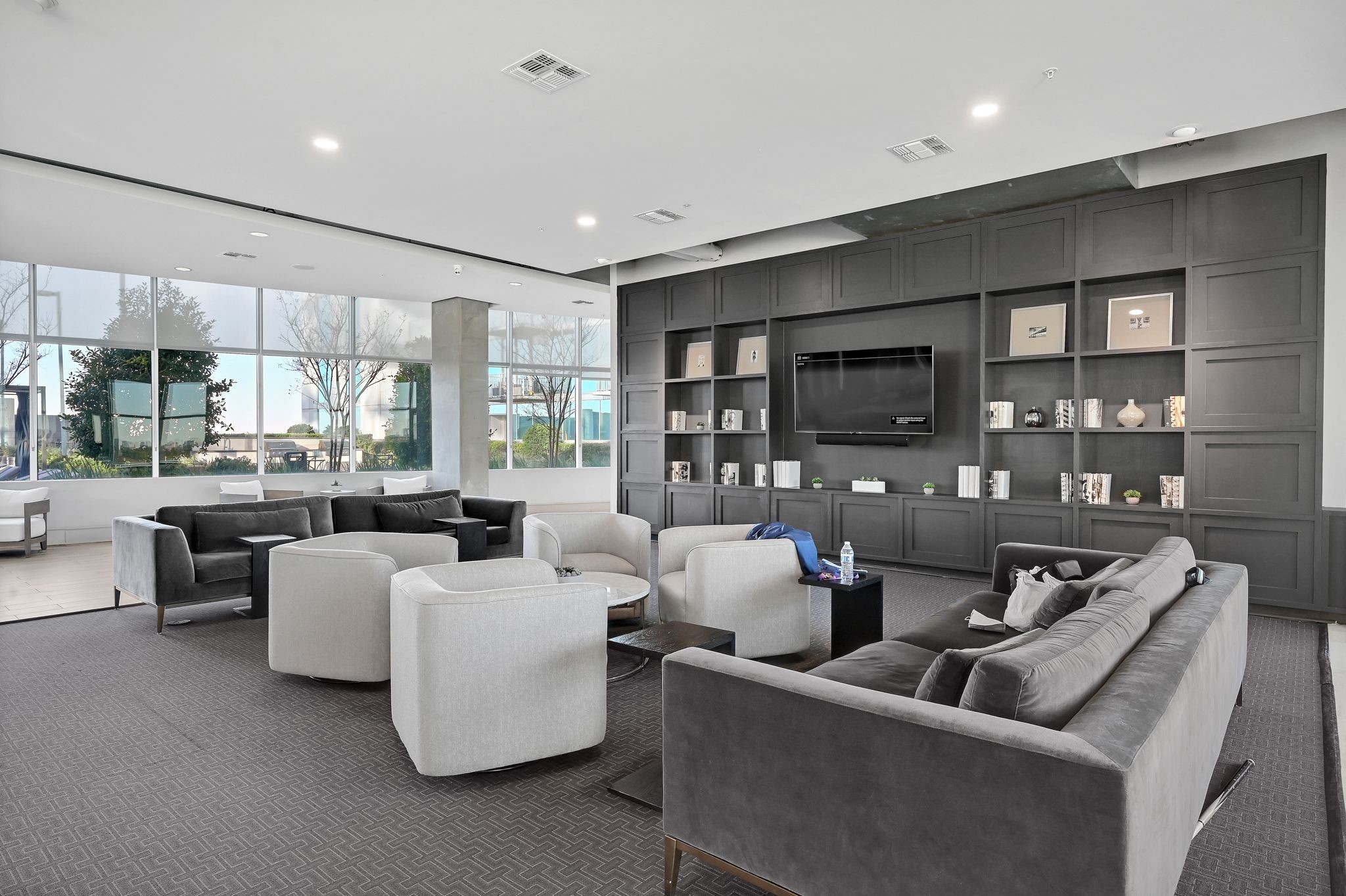 5925 Almeda Road, Unit 11901 Houston, TX 77004 - Photo 36 of 38 a living room with furniture and a flat screen tv