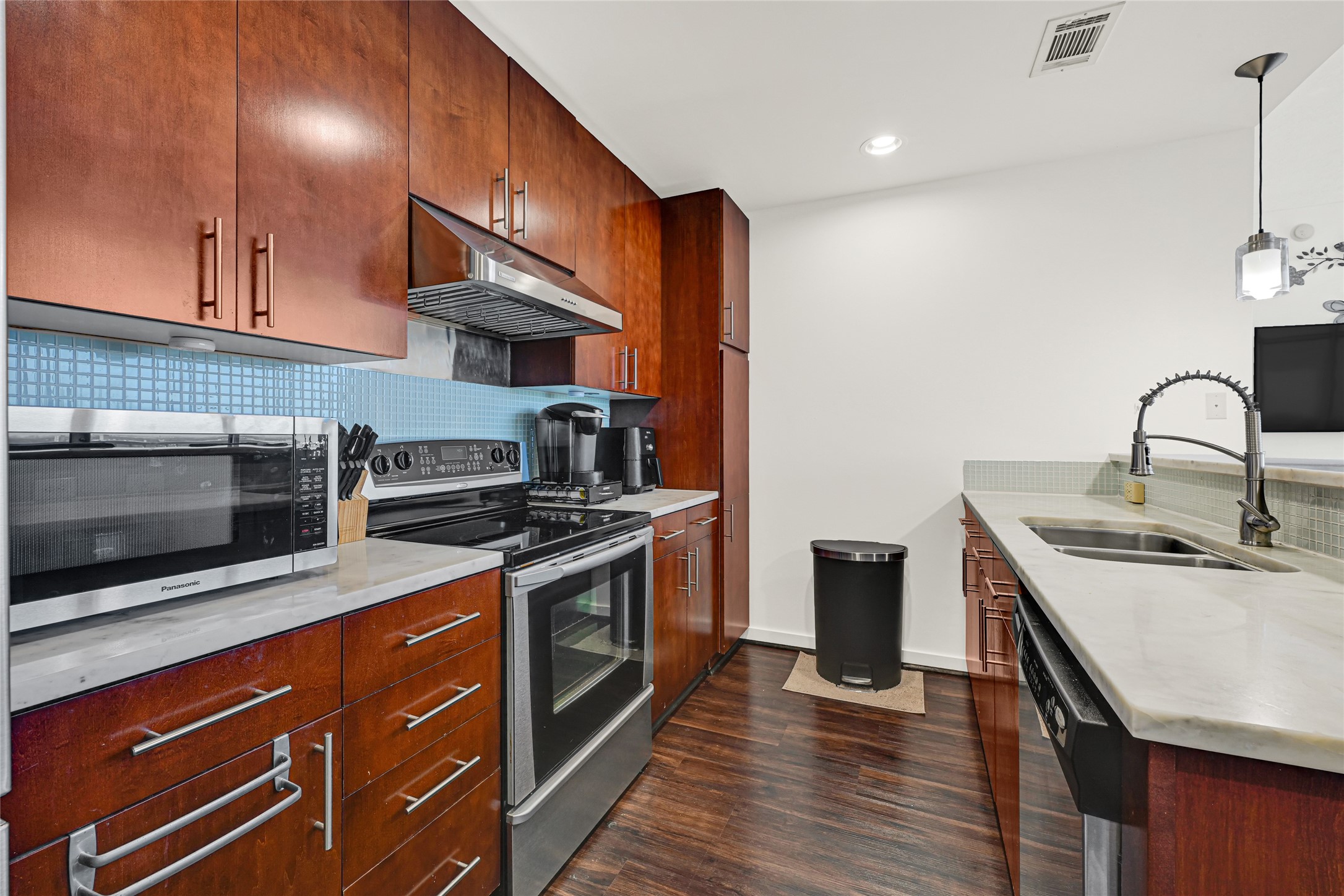 5925 Almeda Road, Unit 11901 Houston, TX 77004 - Photo 8 of 38 a kitchen with stainless steel appliances granite countertop a stove a sink and a microwave