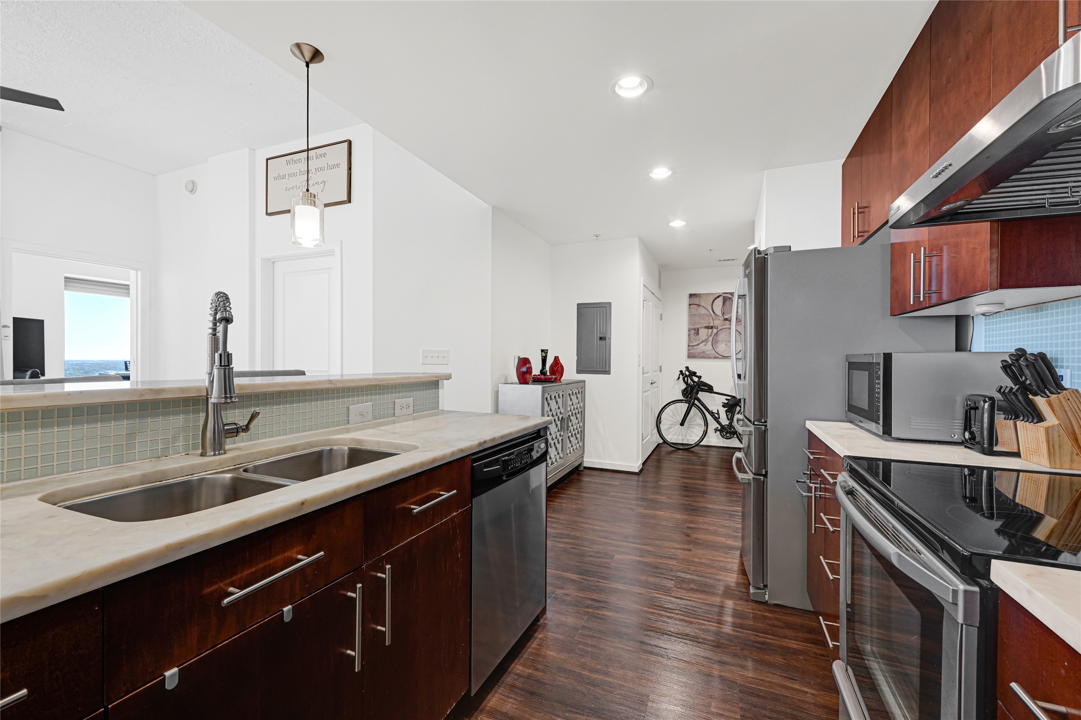 5925 Almeda Road, Unit 11901 Houston, TX 77004 - Photo 10 of 38 a kitchen that has a sink a stove and a table in it