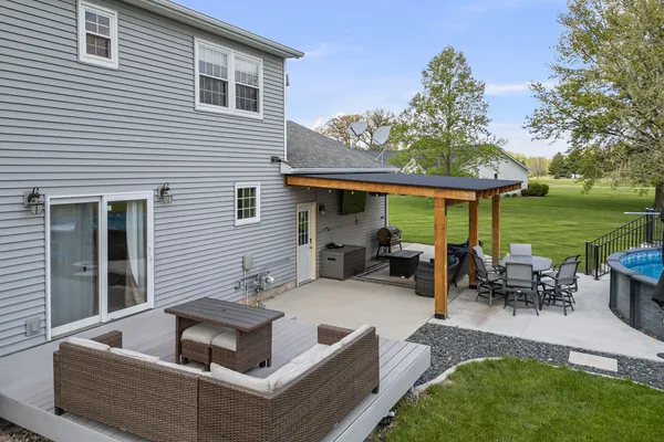$359,900 | 9719 86th St Court West, Taylor Ridge, IL 61284