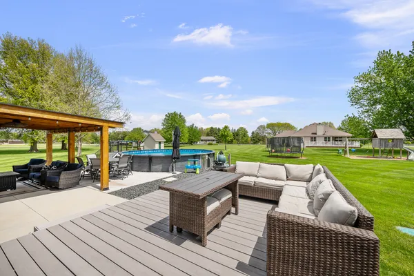 $359,900 | 9719 86th St Court West, Taylor Ridge, IL 61284