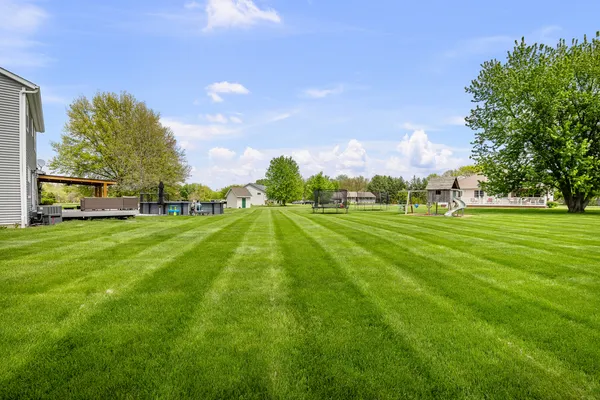 $359,900 | 9719 86th St Court West, Taylor Ridge, IL 61284