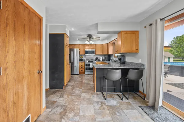 $359,900 | 9719 86th St Court West, Taylor Ridge, IL 61284
