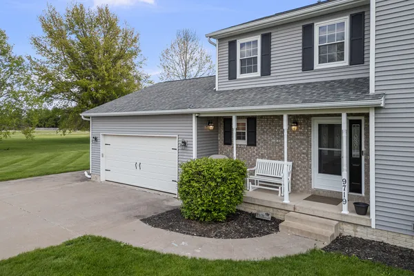 $359,900 | 9719 86th St Court West, Taylor Ridge, IL 61284