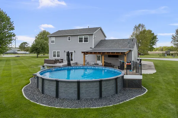 $359,900 | 9719 86th St Court West, Taylor Ridge, IL 61284