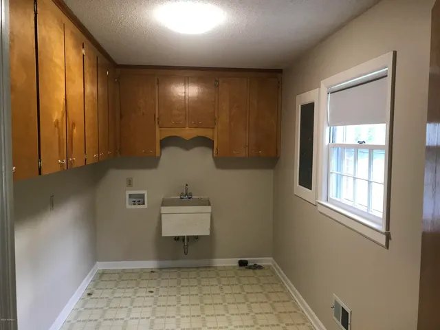 $2,100 | 10091 Highway 17, Wilmington, NC 28411