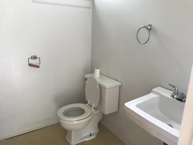 $2,100 | 10091 Highway 17, Wilmington, NC 28411