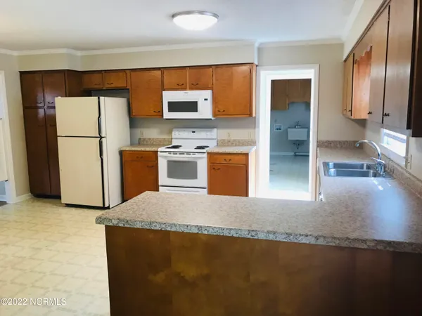 $2,100 | 10091 Highway 17, Wilmington, NC 28411