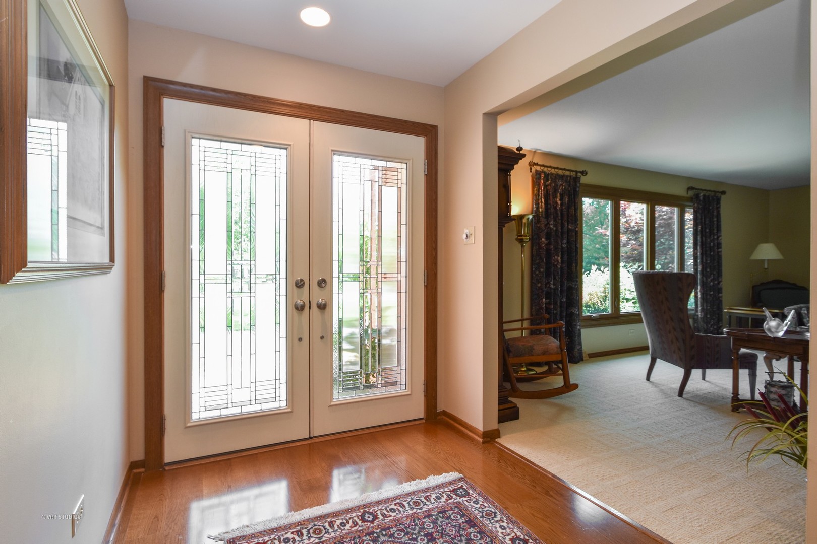 570 Aberdeen Road Frankfort, IL 60423 - Photo 3 of 20 a view of a livingroom with furniture and windows
