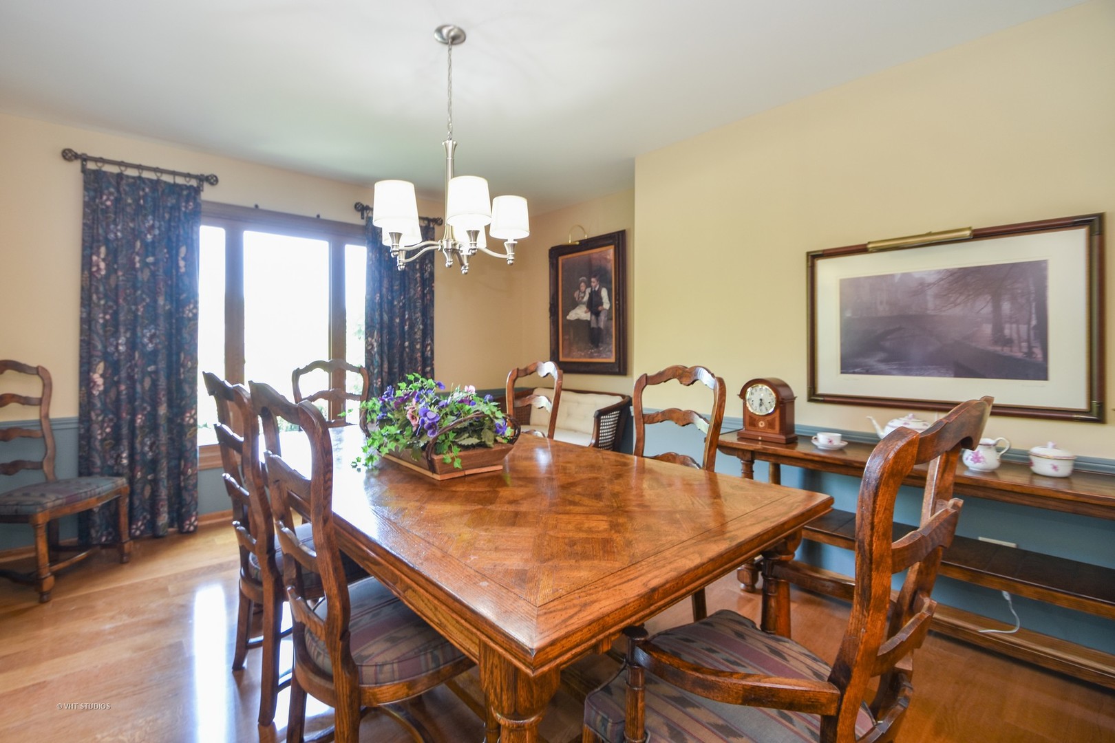 570 Aberdeen Road Frankfort, IL 60423 - Photo 8 of 20 a dining room with furniture and window