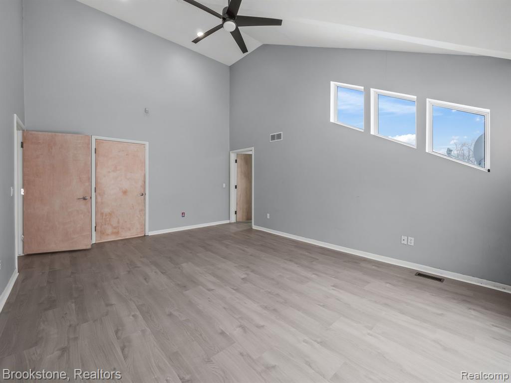 2076 South Long Lake Road Fenton, MI 48430 - Photo 16 of 32 Gallery Image 16