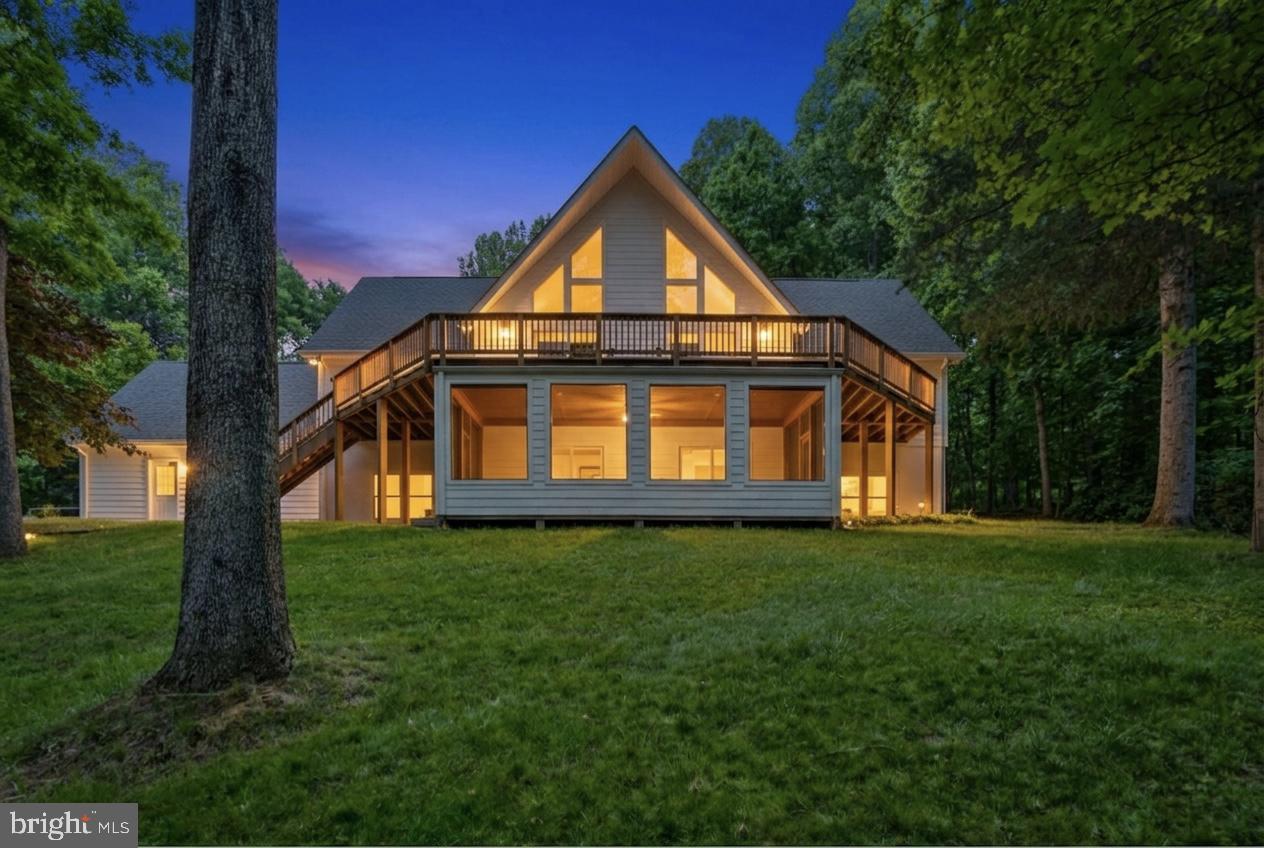 38620 Lime Kiln Road Leesburg, VA 20175 - Photo 2 of 87 a front view of a house with a yard