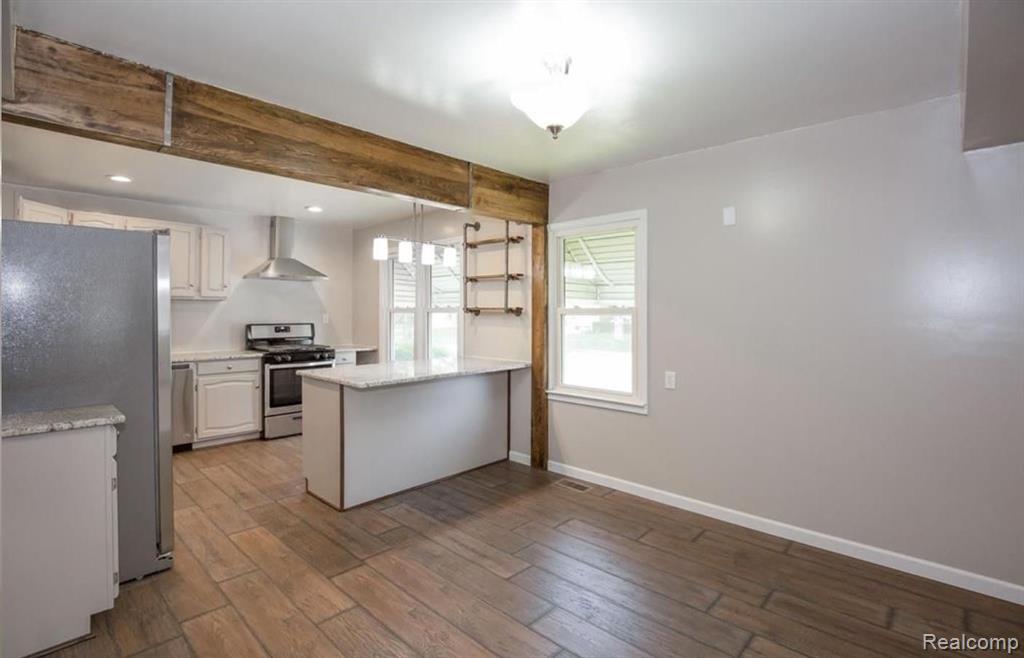 3104 Starr Road Royal Oak, MI 48073 - Photo 5 of 24