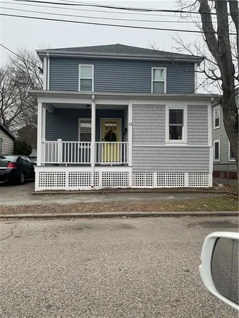 $2,600 | 15 Third School Street, Unit 1, Bristol, RI 02809