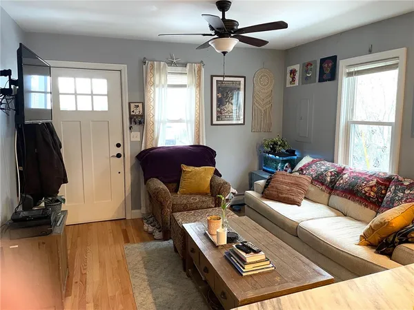 $2,600 | 15 Third School Street, Unit 1, Bristol, RI 02809