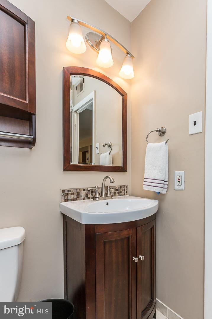 700 Putnam Boulevard, Unit 1B Wallingford, PA 19086 - Photo 13 of 26 Bathroom (cont.)