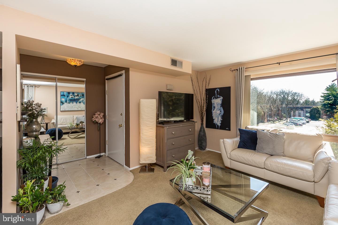 700 Putnam Boulevard, Unit 1B Wallingford, PA 19086 - Photo 3 of 26 Entrance Area