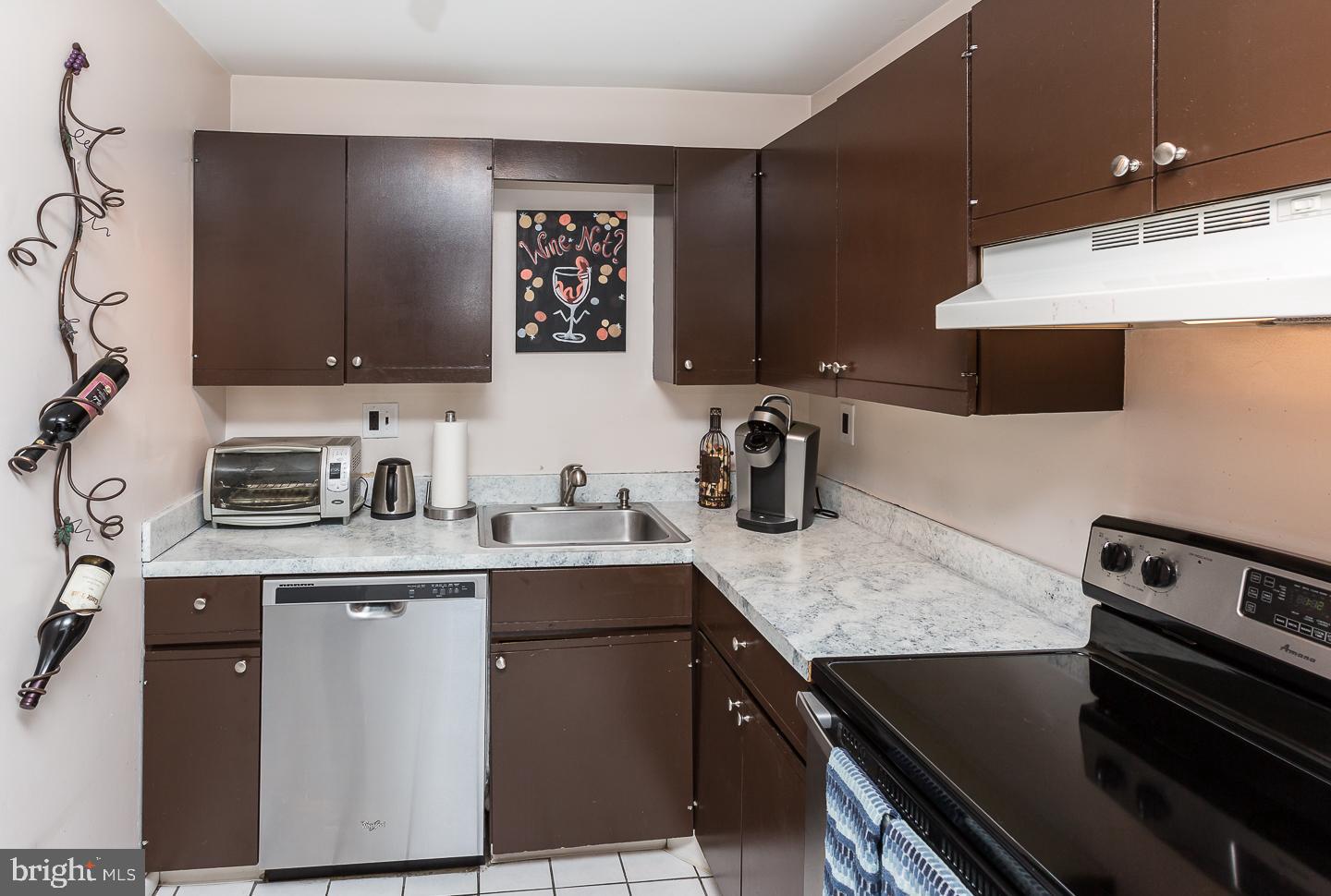 700 Putnam Boulevard, Unit 1B Wallingford, PA 19086 - Photo 10 of 26 Kitchen (cont.)