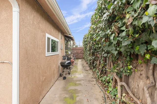 a view of a backyard of the house