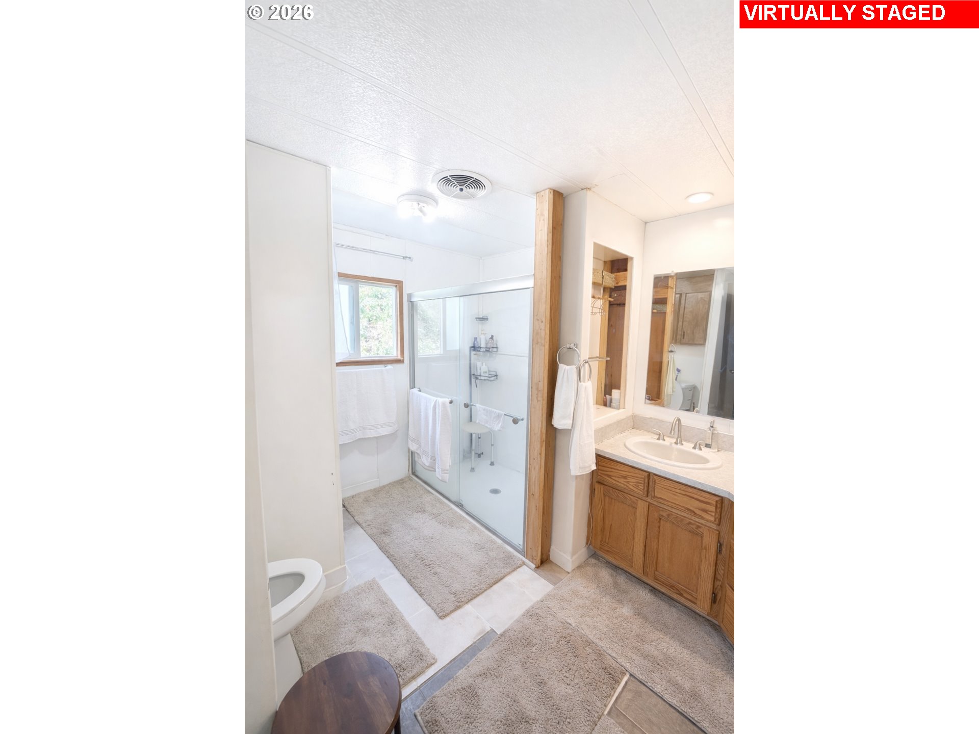 200 Emils Way, Unit 45 Roseburg, OR 97471 - Photo 11 of 25 En Suite Bathroom