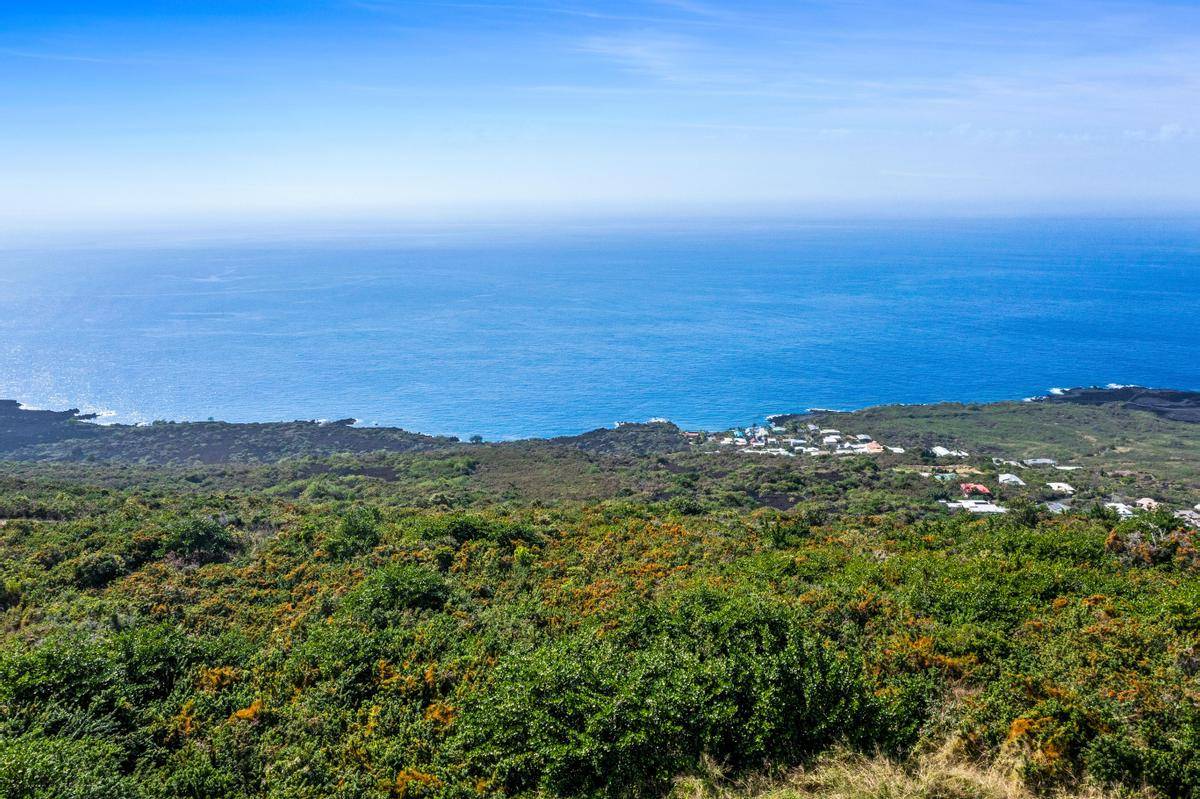 87-3143 Hawaiʻi Belt Road Captain Cook, HI 96704 - Photo 17 of 20 a view of an ocean