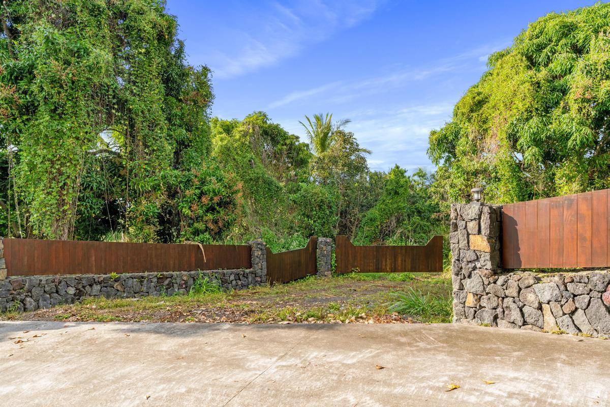87-3143 Hawaiʻi Belt Road Captain Cook, HI 96704 - Photo 2 of 20 a view of a backyard with wooden fence