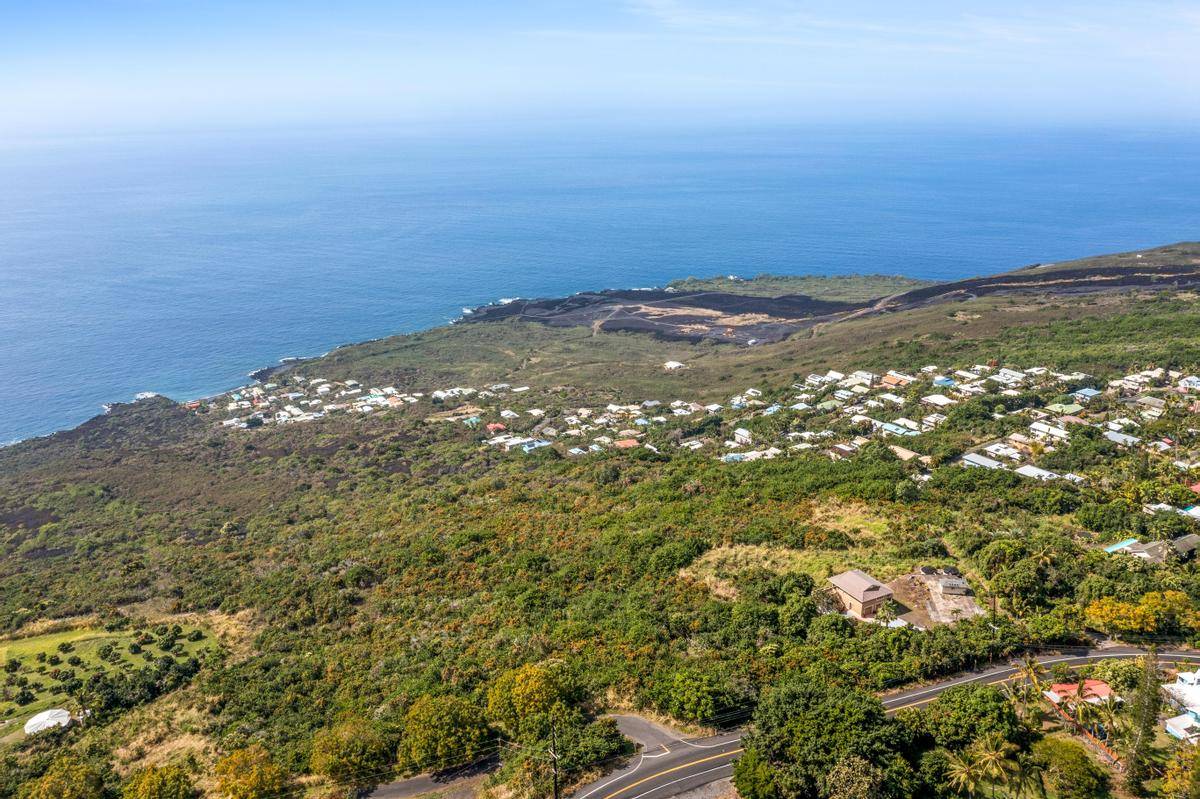 87-3143 Hawaiʻi Belt Road Captain Cook, HI 96704 - Photo 7 of 20 a view of an ocean