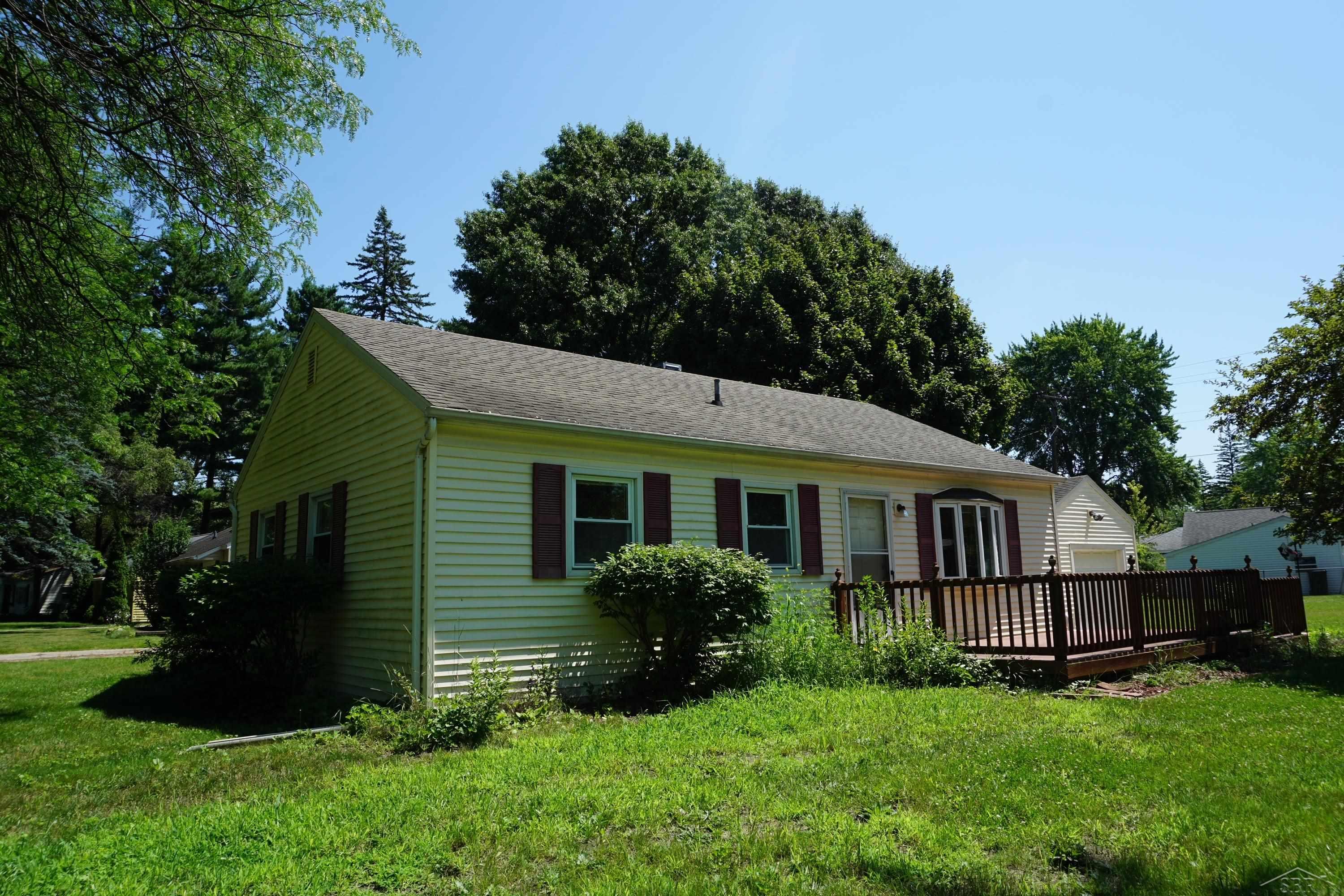 1407 East Sugnet Road Midland, MI 48642 - Photo 2 of 37 50151462-f3a0a885-841e-47b7-a53e-cb3bfbe9d2f7.JPG