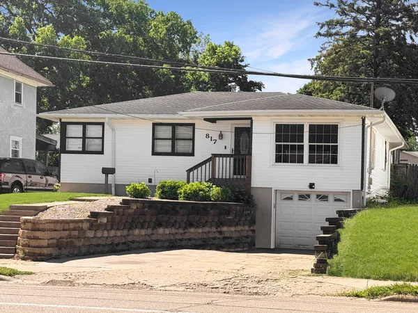 $189,900 | 817 West Empire Street, Freeport, IL 61032