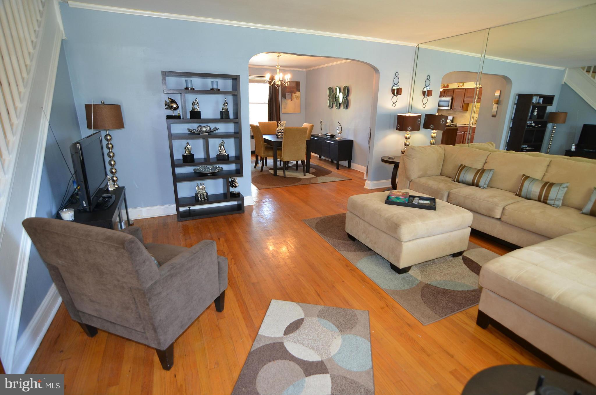 3909 Yolando Road Baltimore, MD 21218 - Photo 4 of 30 Living Room