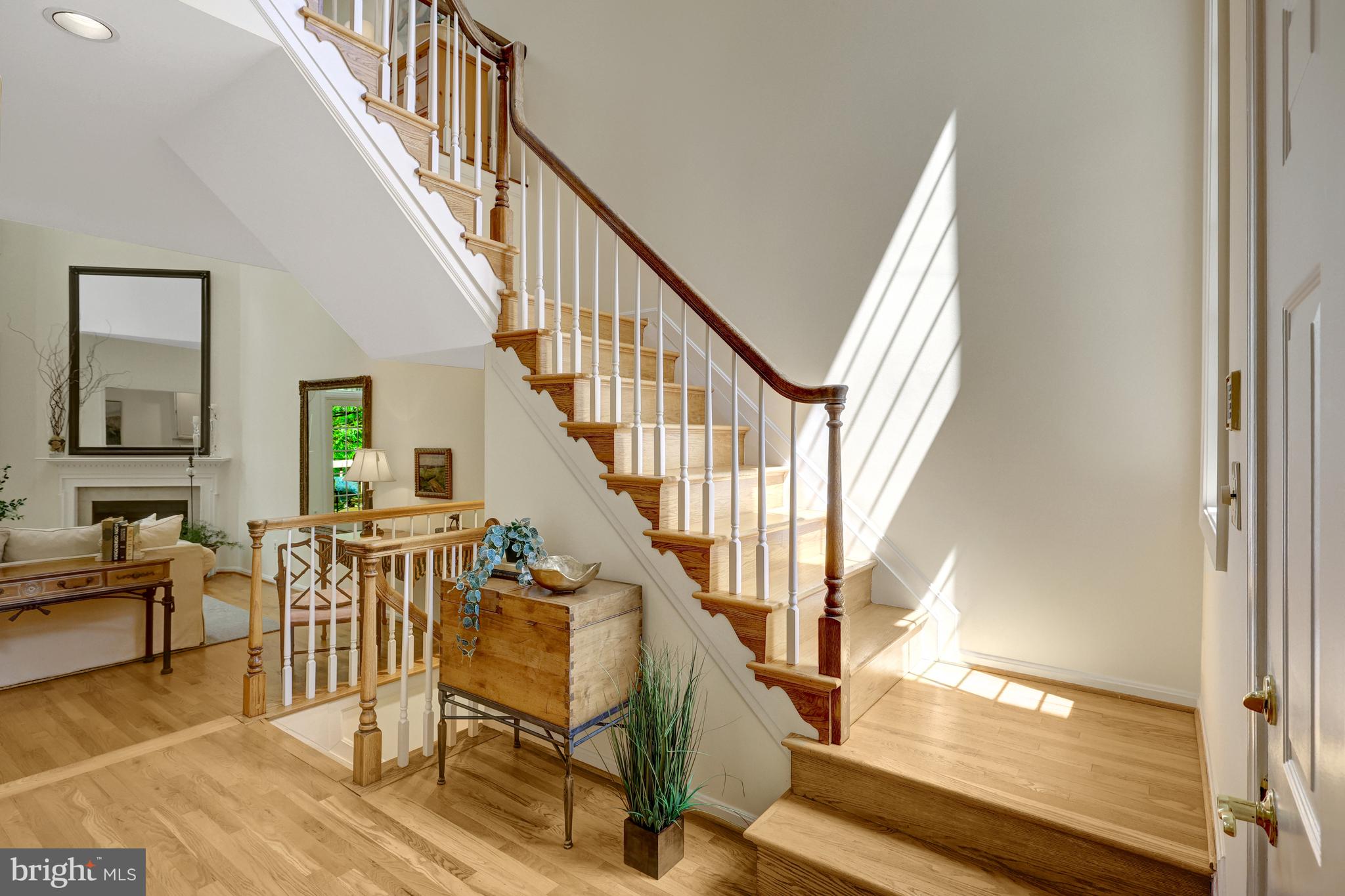 11431 Hollow Timber Way Reston, VA 20194 - Photo 21 of 53 STAIRWELL