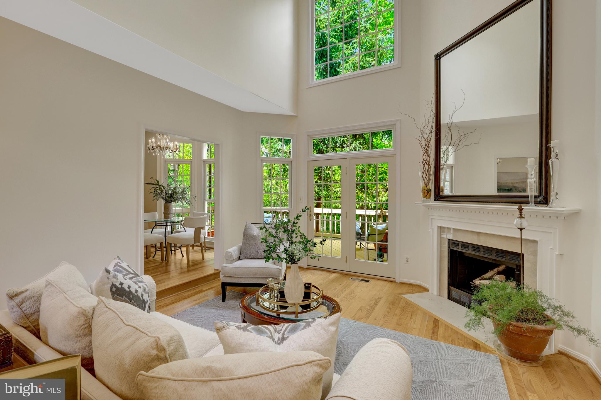11431 Hollow Timber Way Reston, VA 20194 - Photo 8 of 53 LIVING ROOM