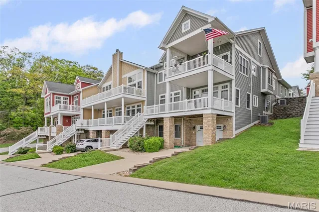 $330,000 | 306 Pelican Way, Grafton, IL 62037