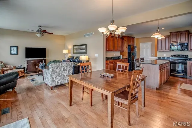 $330,000 | 306 Pelican Way, Grafton, IL 62037