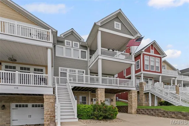 $330,000 | 306 Pelican Way, Grafton, IL 62037